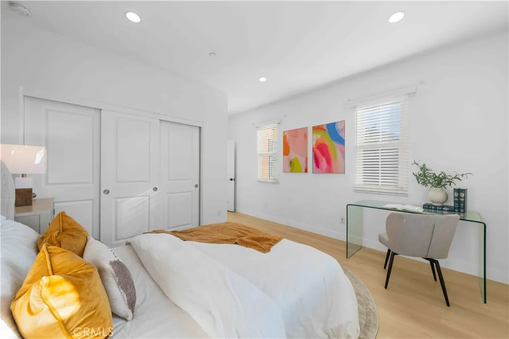 126 Saybrook Irvine, CA 92620