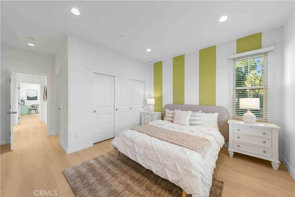 126 Saybrook Irvine, CA 92620