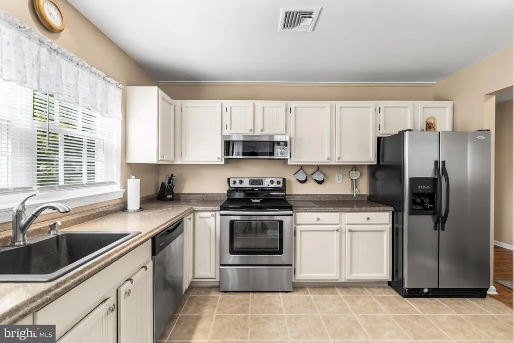 409 CAMBRIDGE COURT Palmyra, PA 17078