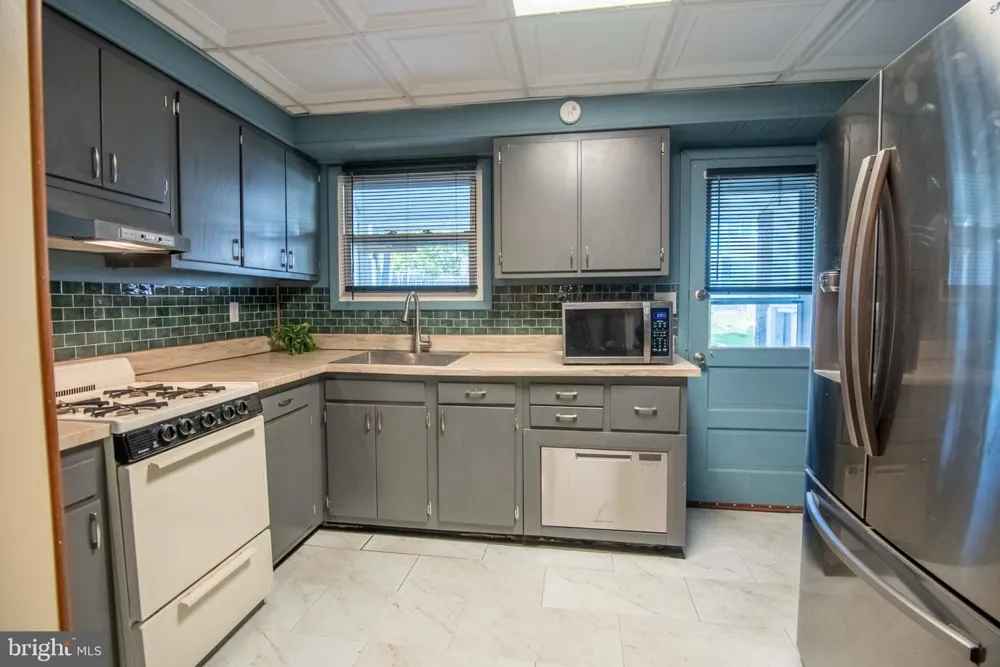 1940 GLENDALE AVENUE Bethlehem, PA 18018
