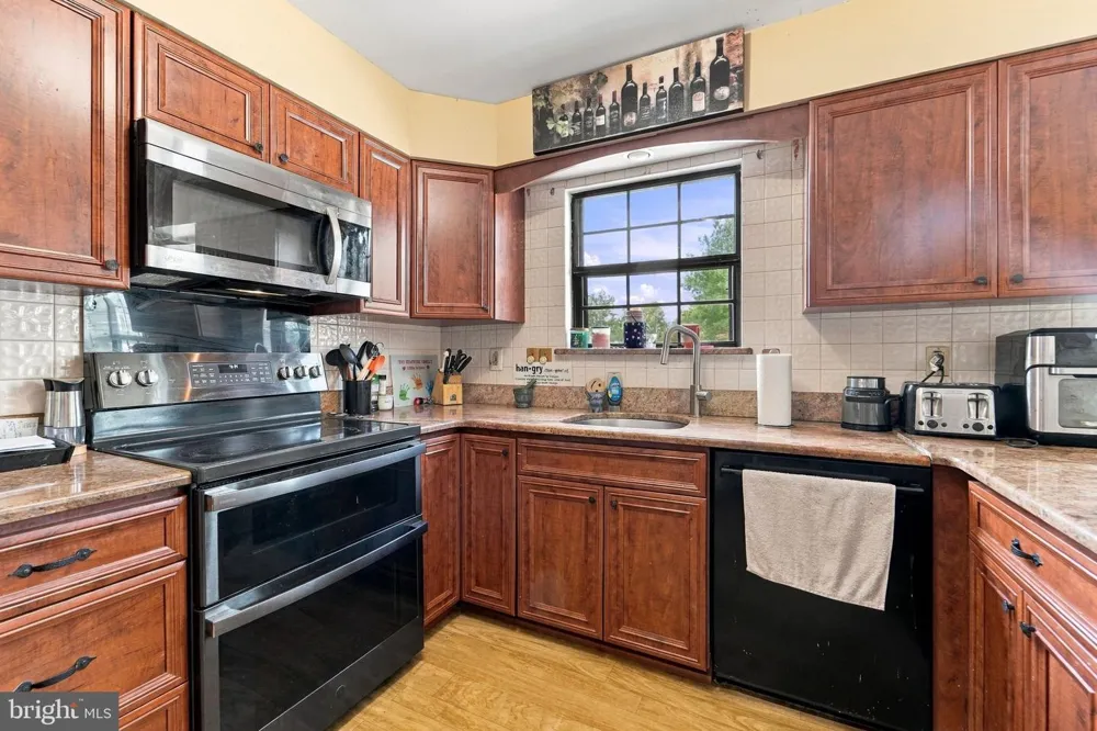 218 RAMBLEWOOD DRIVE Deptford, NJ 08080