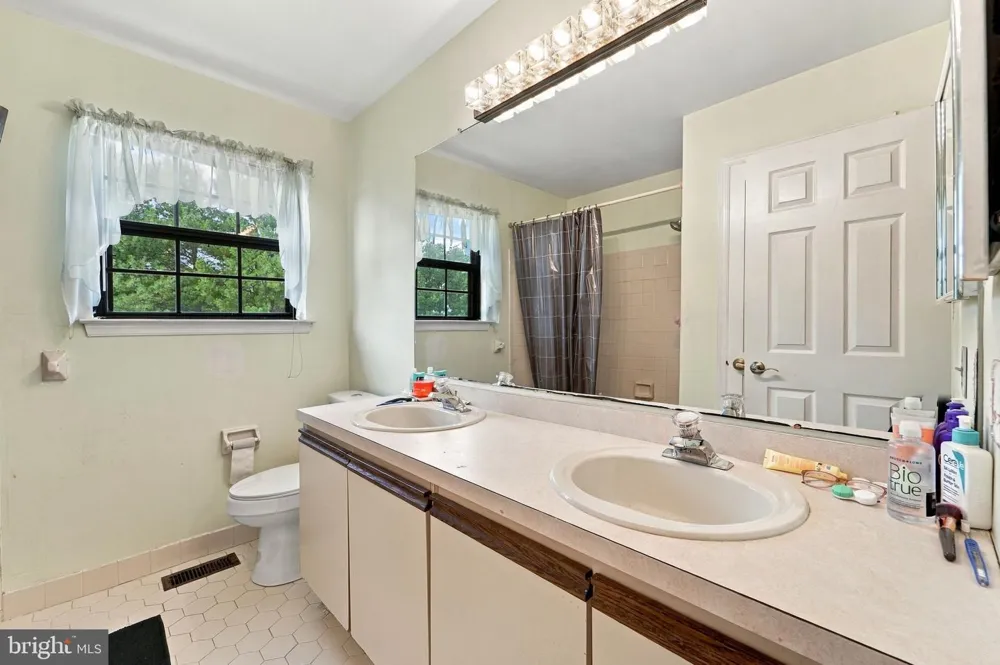 218 RAMBLEWOOD DRIVE Deptford, NJ 08080