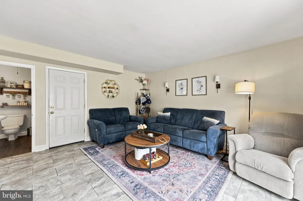 325 COLONIAL DRIVE Exton, PA 19341