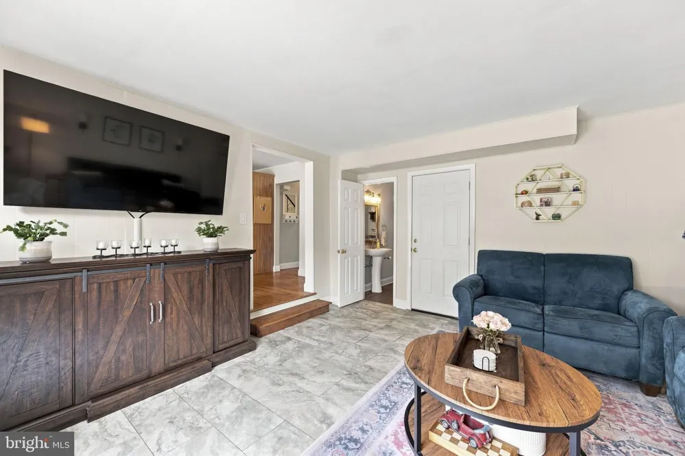 325 COLONIAL DRIVE Exton, PA 19341