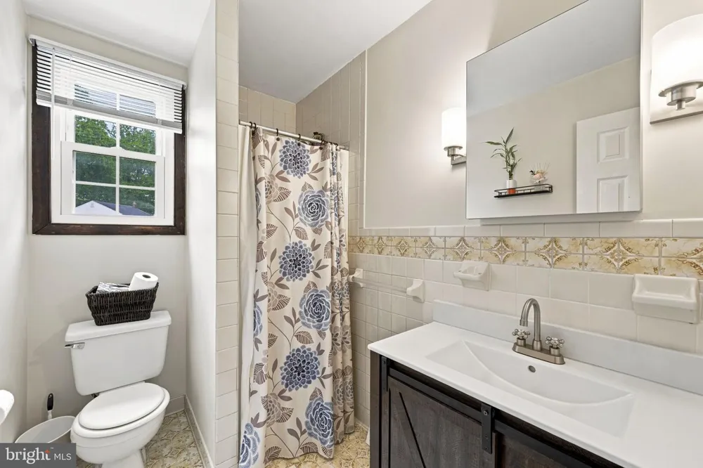 325 COLONIAL DRIVE Exton, PA 19341