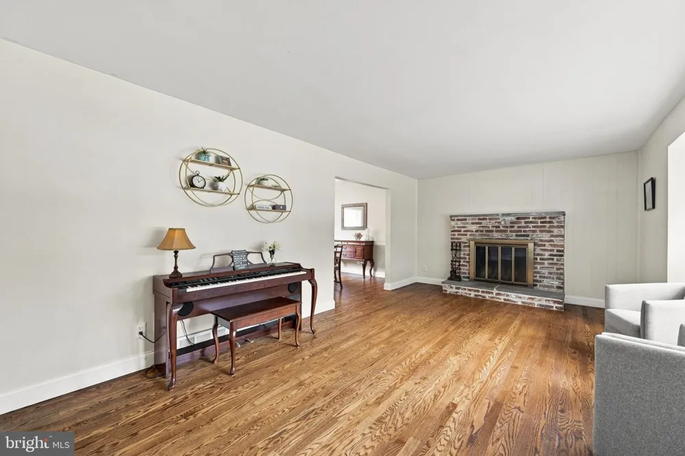 325 COLONIAL DRIVE Exton, PA 19341
