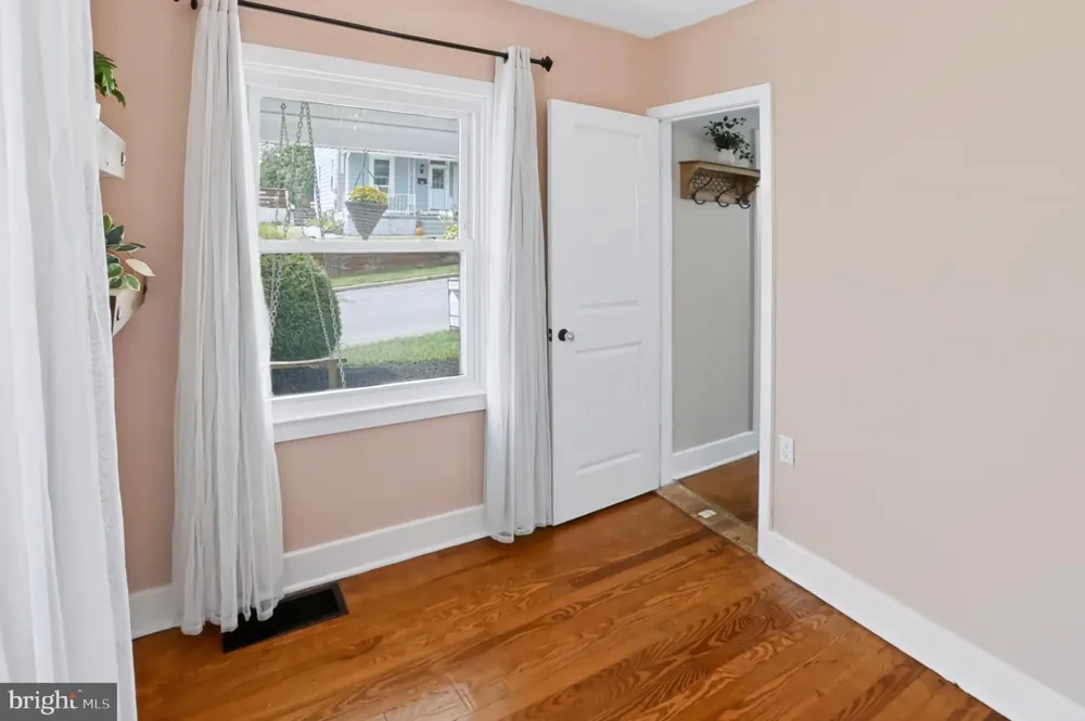 19 MAPLE Mohnton, PA 19540
