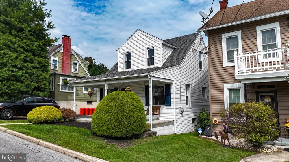 19 MAPLE Mohnton, PA 19540
