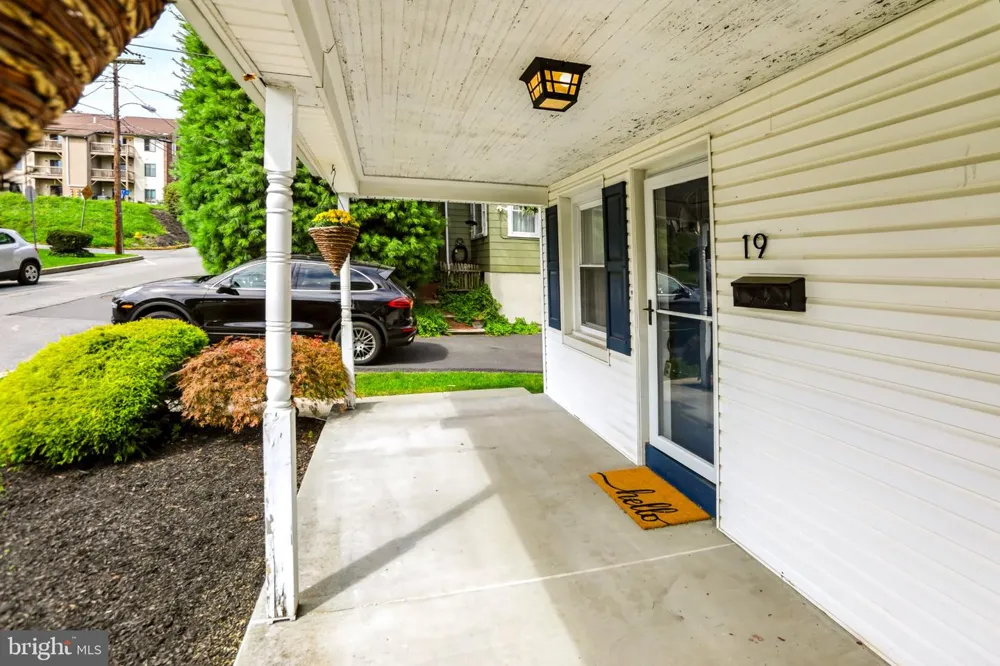19 MAPLE Mohnton, PA 19540