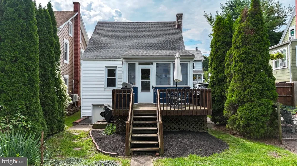 19 MAPLE Mohnton, PA 19540