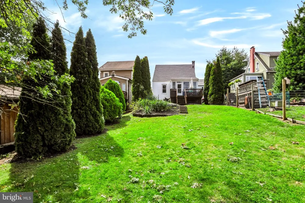 19 MAPLE Mohnton, PA 19540