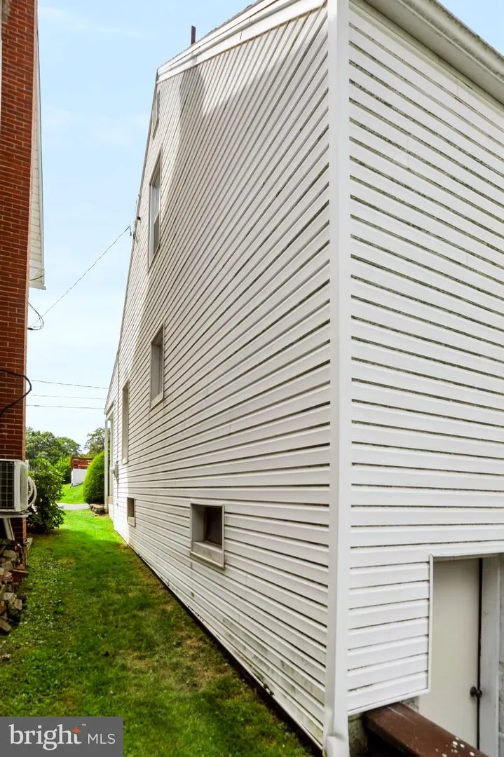 19 MAPLE Mohnton, PA 19540