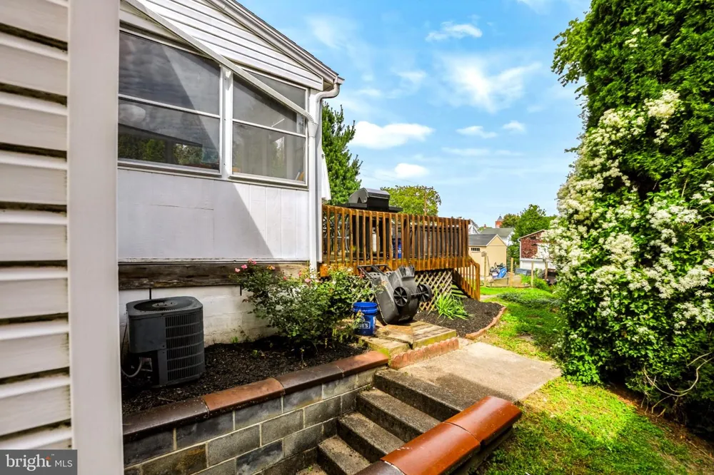 19 MAPLE Mohnton, PA 19540
