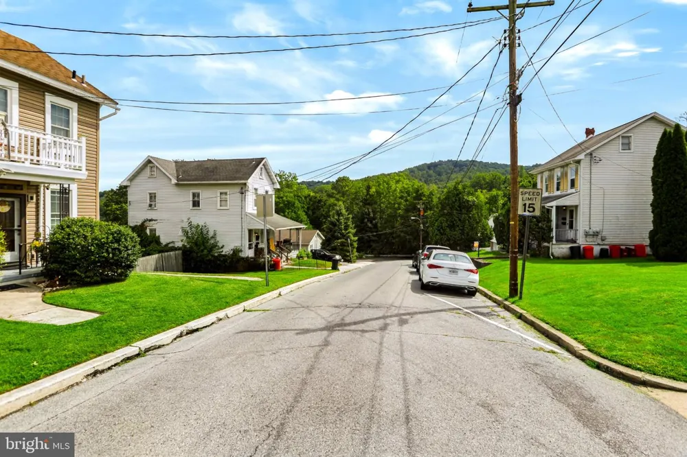 19 MAPLE Mohnton, PA 19540