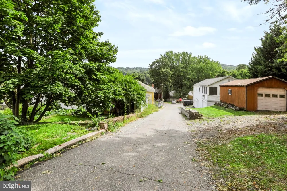 19 MAPLE Mohnton, PA 19540