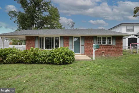 1137 LAKESHORE DRIVE