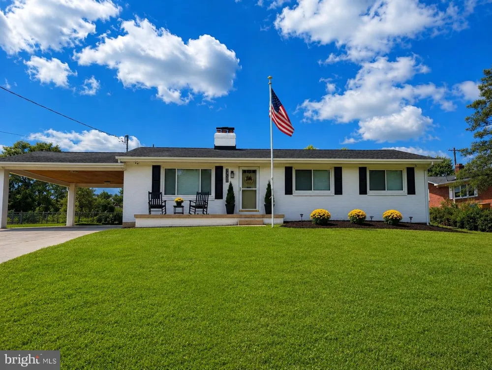 7704 HURON DRIVE Gainesville, VA 20155