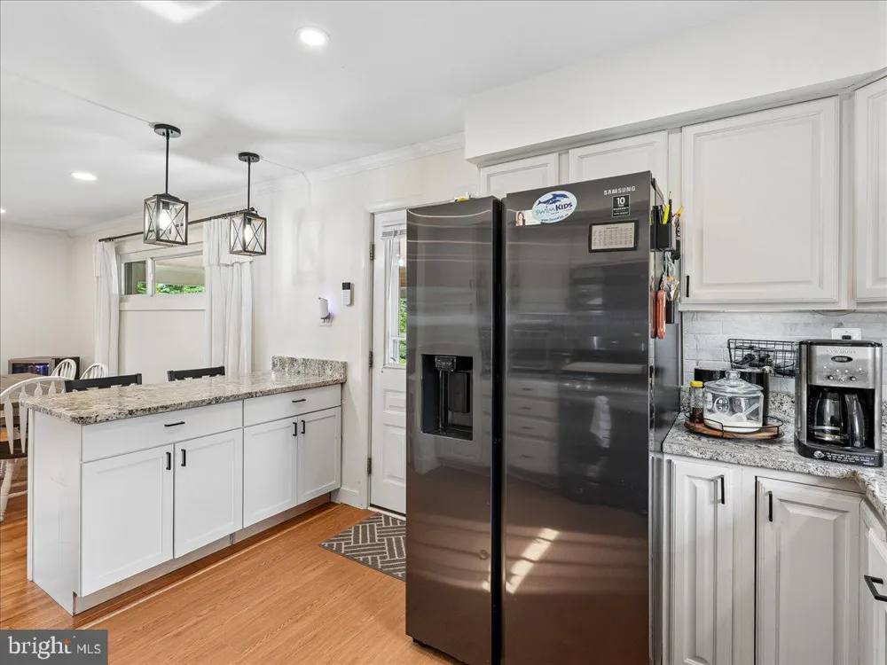 7704 HURON DRIVE Gainesville, VA 20155