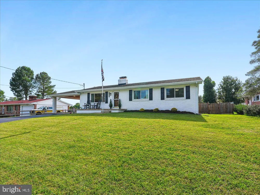 7704 HURON DRIVE Gainesville, VA 20155