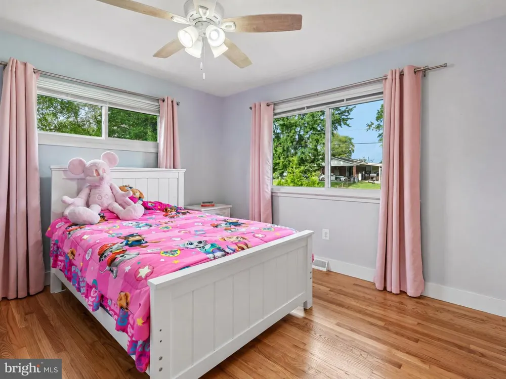 7704 HURON DRIVE Gainesville, VA 20155