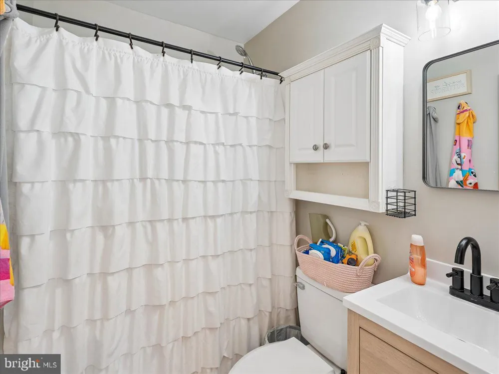 7704 HURON DRIVE Gainesville, VA 20155