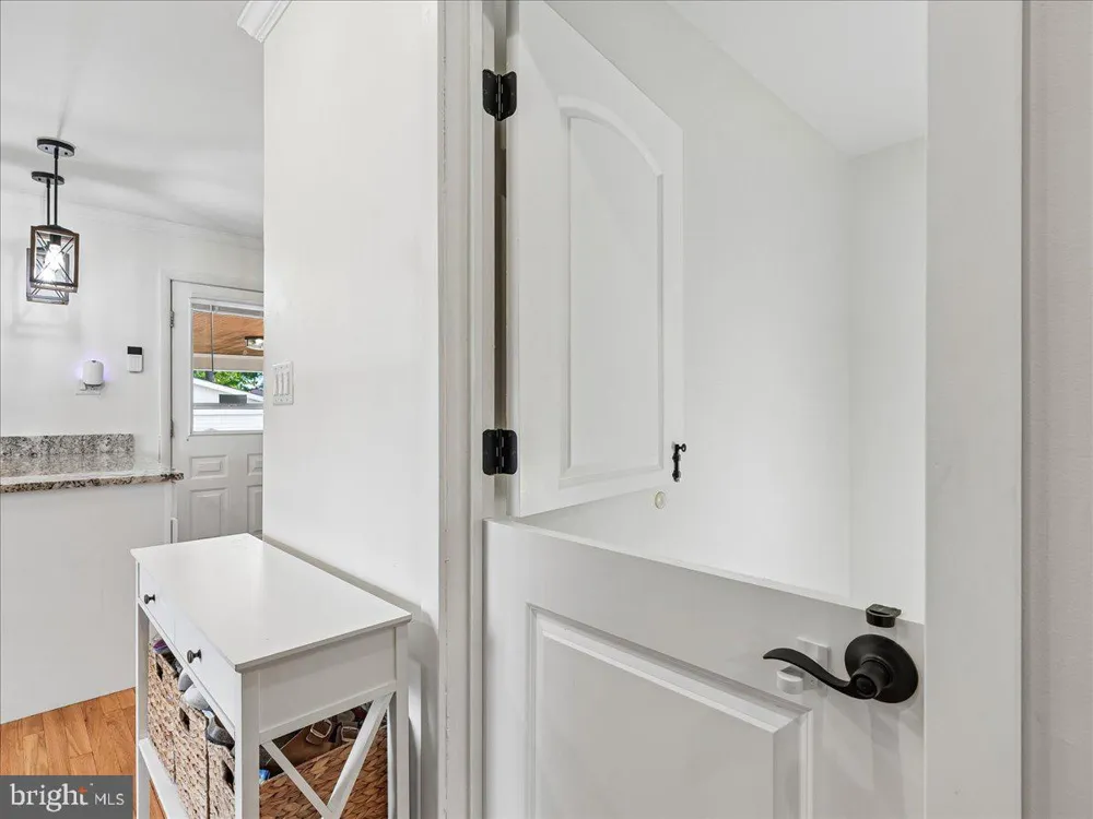 7704 HURON DRIVE Gainesville, VA 20155