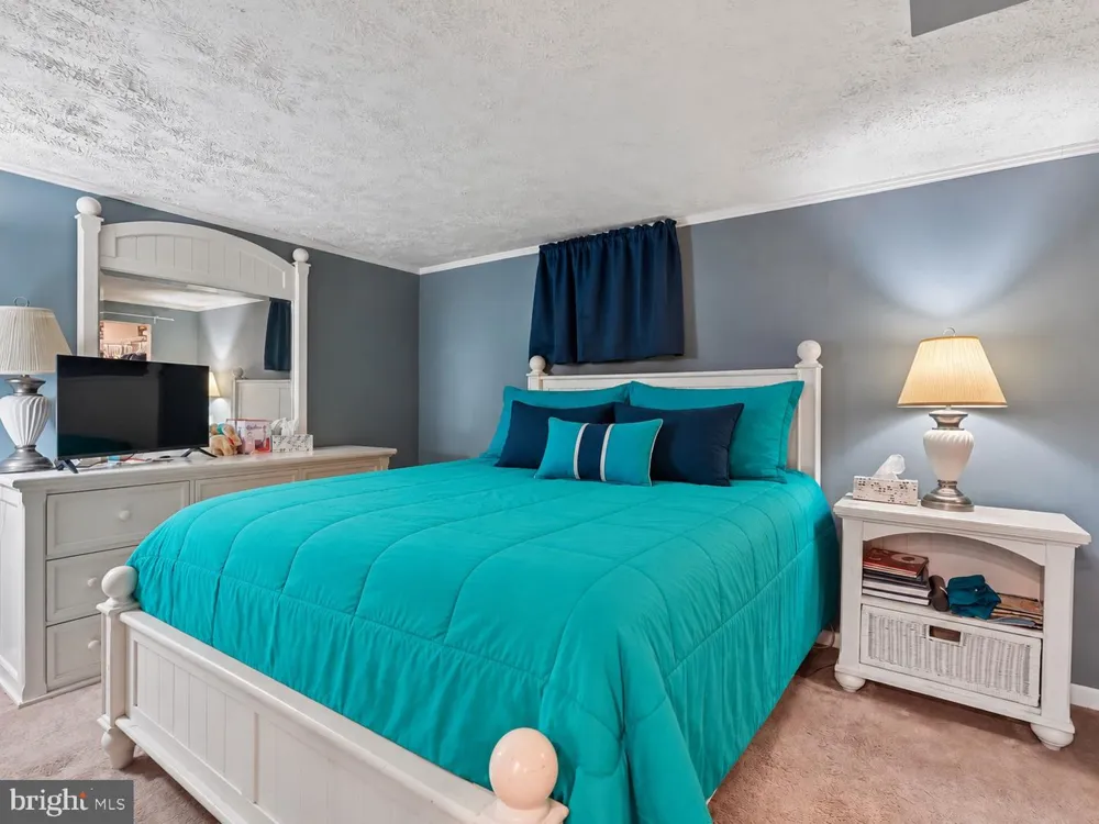 7704 HURON DRIVE Gainesville, VA 20155