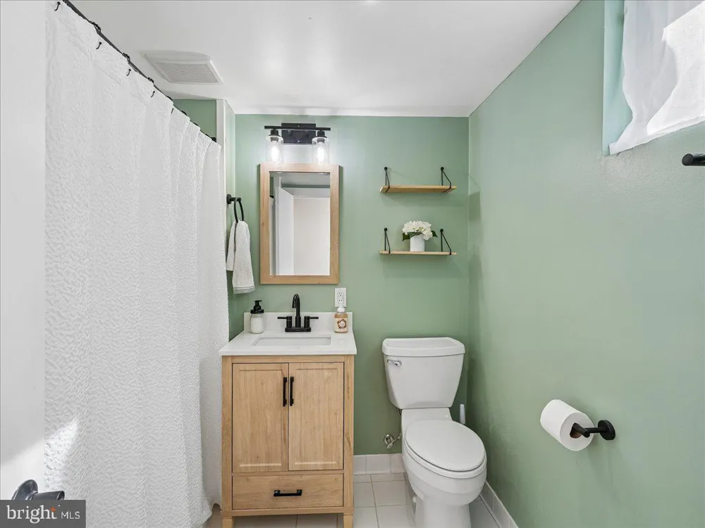 7704 HURON DRIVE Gainesville, VA 20155
