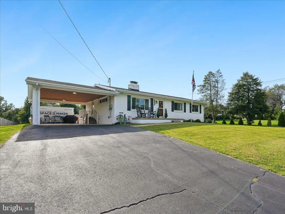 7704 HURON DRIVE Gainesville, VA 20155