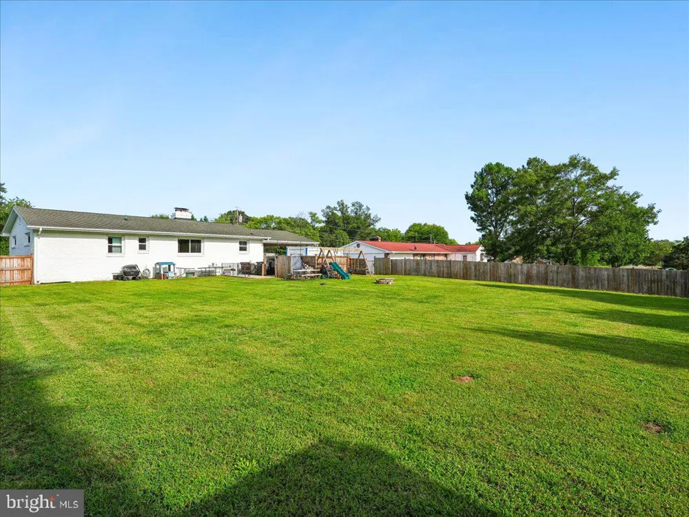 7704 HURON DRIVE Gainesville, VA 20155