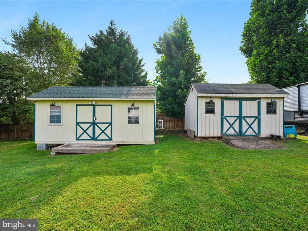 7704 HURON DRIVE Gainesville, VA 20155
