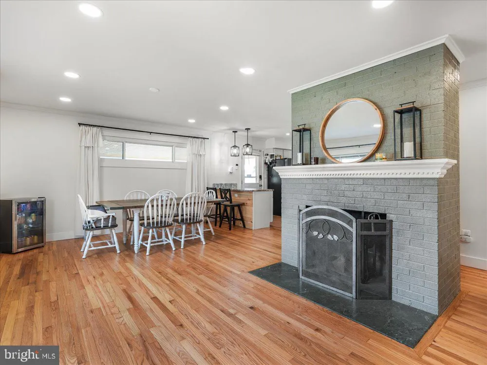 7704 HURON DRIVE Gainesville, VA 20155