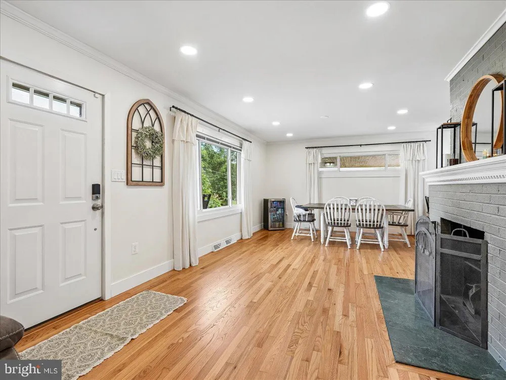 7704 HURON DRIVE Gainesville, VA 20155