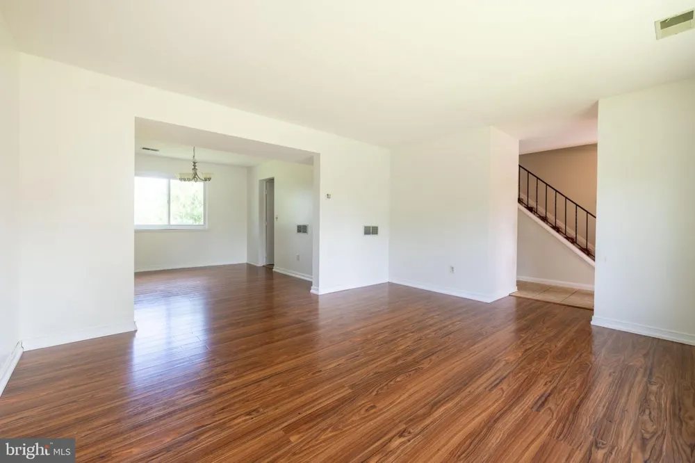 527 SPRINGHOUSE COURT Harrisburg, PA 17111