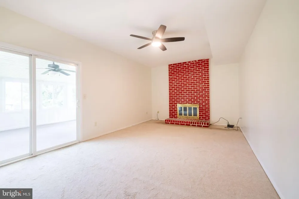 527 SPRINGHOUSE COURT Harrisburg, PA 17111
