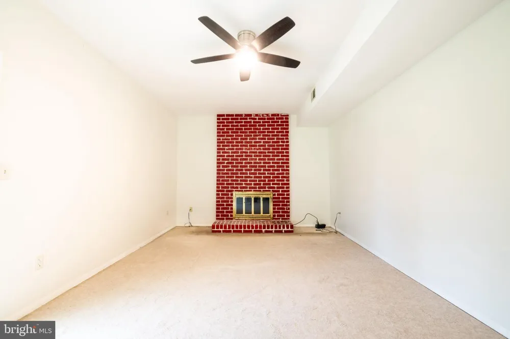 527 SPRINGHOUSE COURT Harrisburg, PA 17111