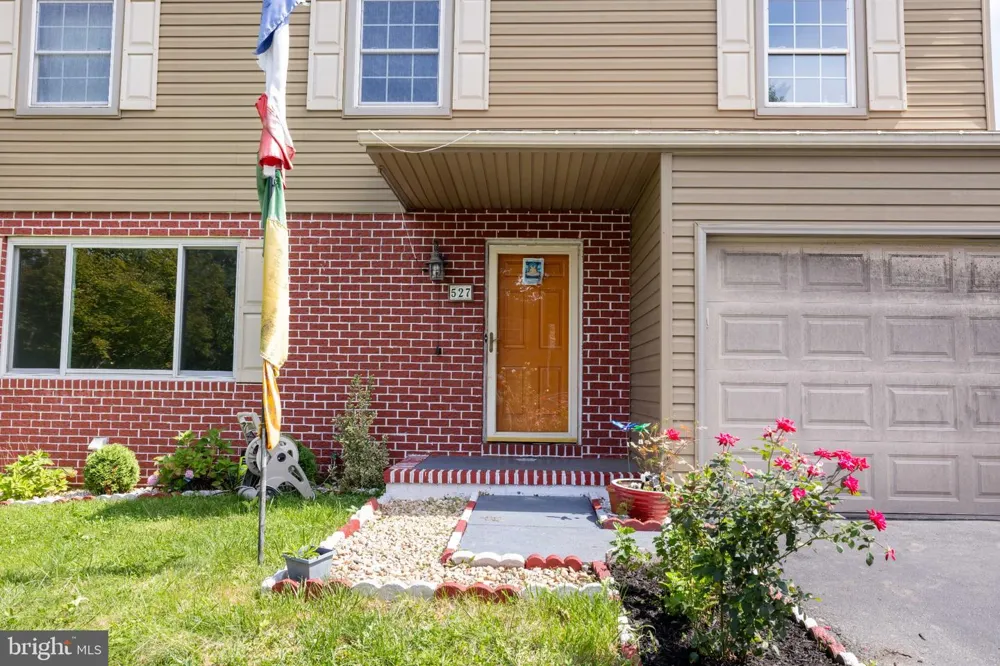 527 SPRINGHOUSE COURT Harrisburg, PA 17111