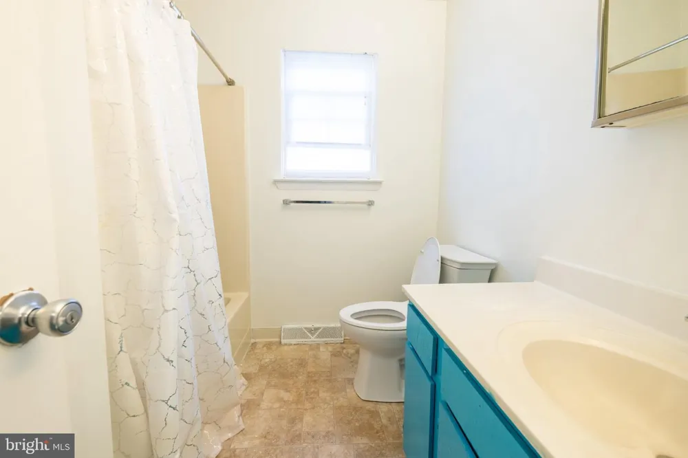 527 SPRINGHOUSE COURT Harrisburg, PA 17111
