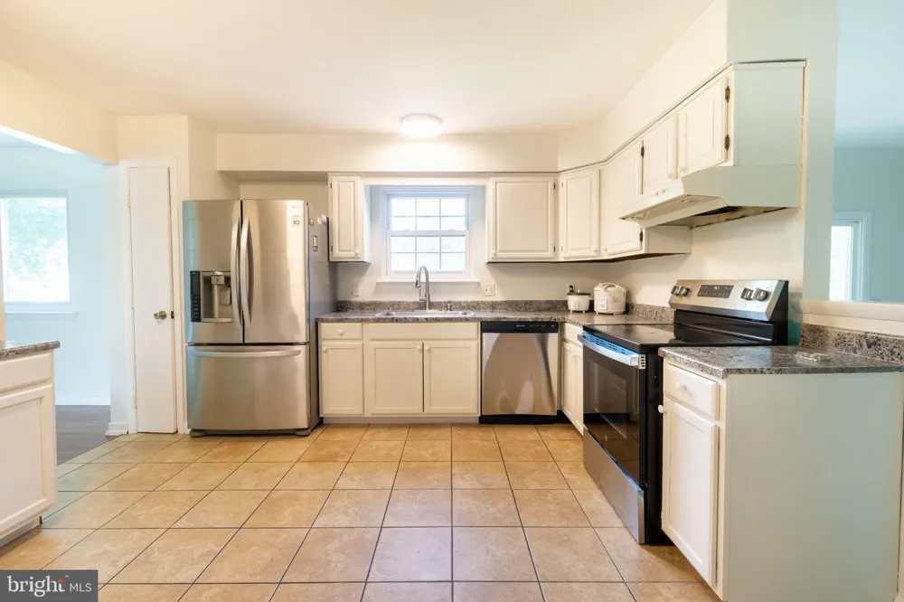 527 SPRINGHOUSE COURT Harrisburg, PA 17111