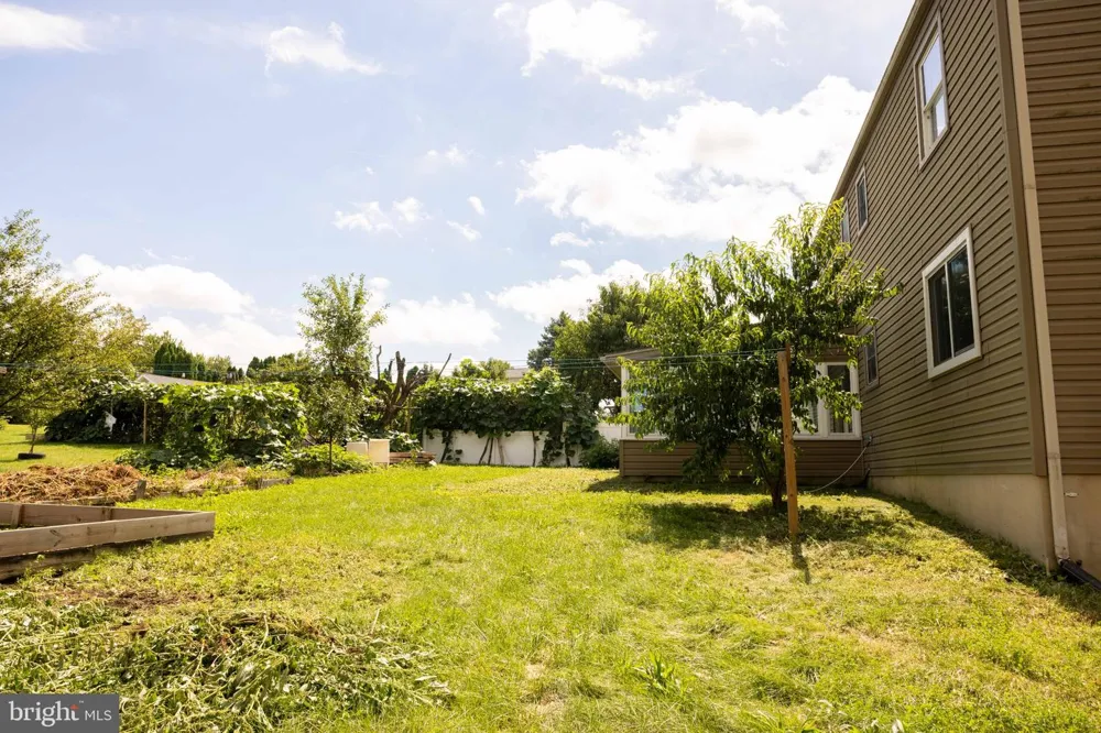 527 SPRINGHOUSE COURT Harrisburg, PA 17111