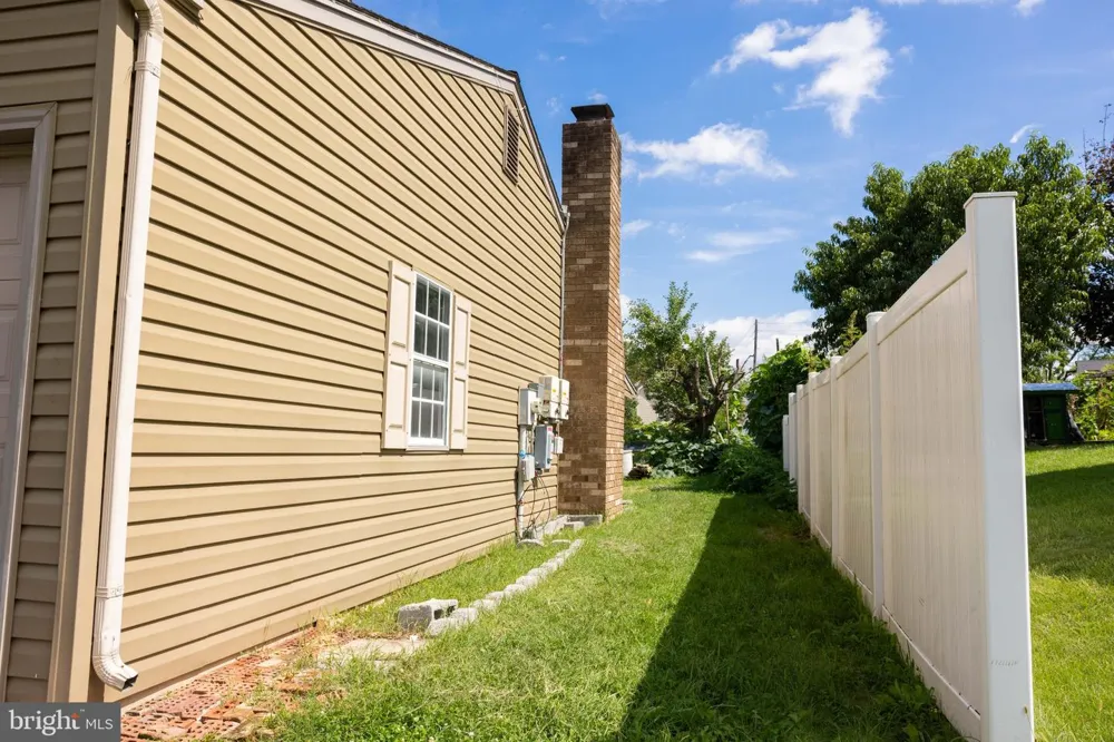 527 SPRINGHOUSE COURT Harrisburg, PA 17111