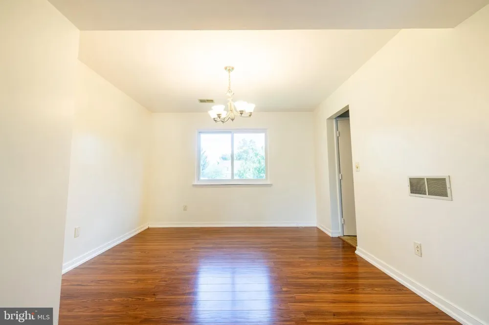 527 SPRINGHOUSE COURT Harrisburg, PA 17111