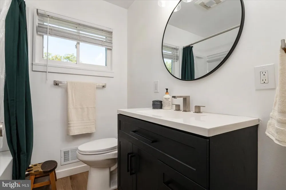2 SUNSET CIRCLE Pasadena, MD 21122