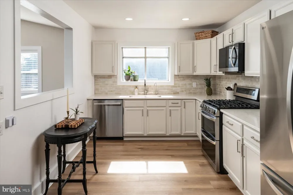 2 SUNSET CIRCLE Pasadena, MD 21122