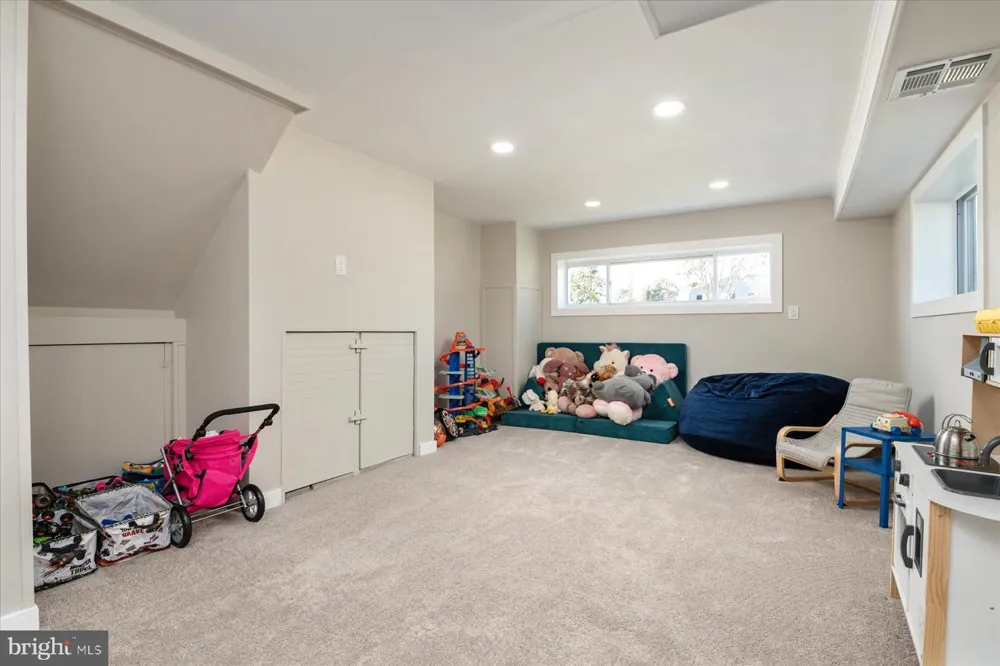 2 SUNSET CIRCLE Pasadena, MD 21122