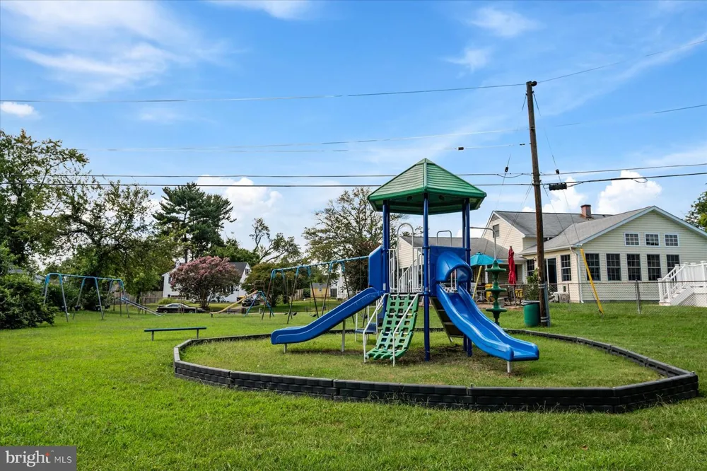 2 SUNSET CIRCLE Pasadena, MD 21122