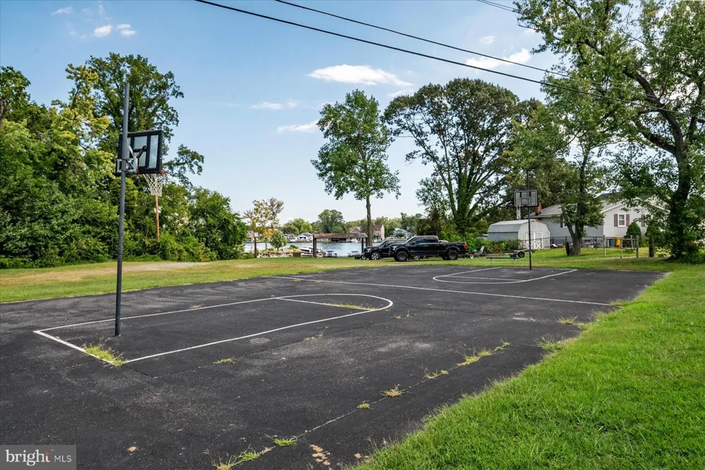 2 SUNSET CIRCLE Pasadena, MD 21122