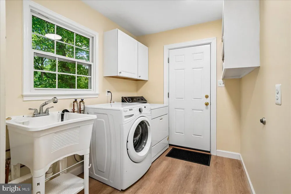 3215 AMBERLEY LANE Fairfax, VA 22031