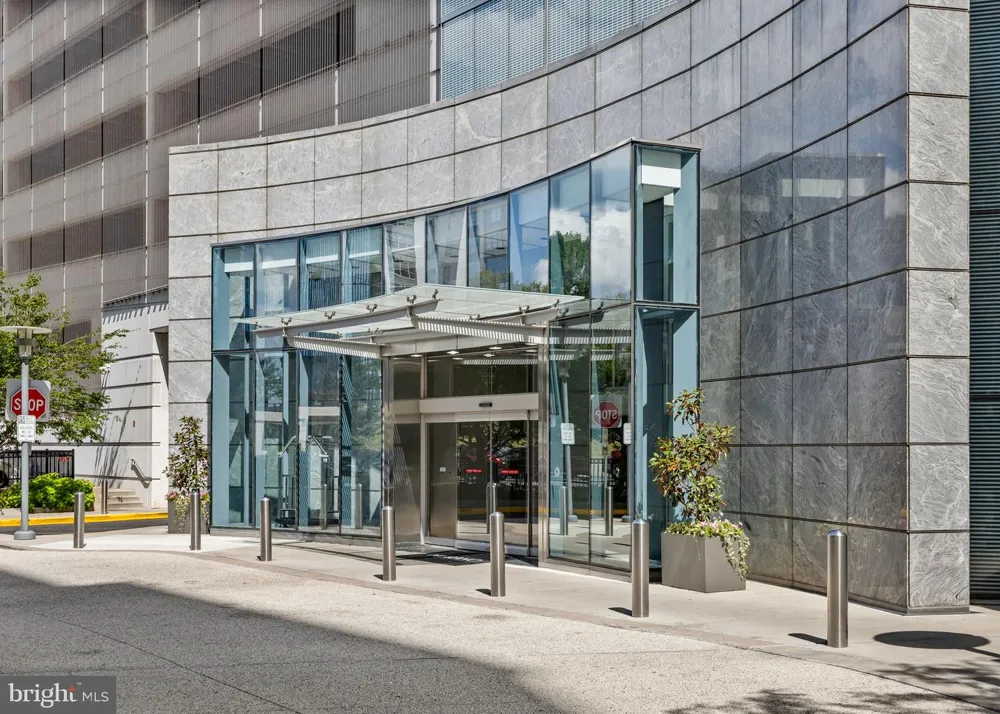 2101 MARKET STREET #1702 Philadelphia, PA 19103