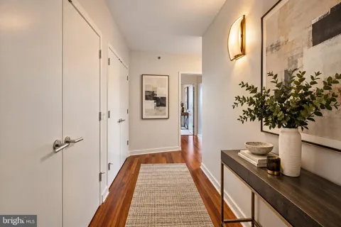 2101 MARKET STREET #1702